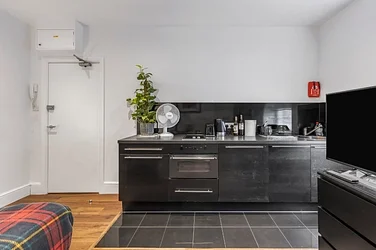 Flat Kensington Park Road in Greater London