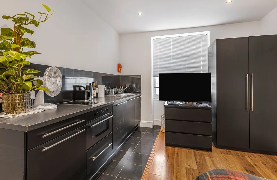 Flat Kensington Park Road in Greater London