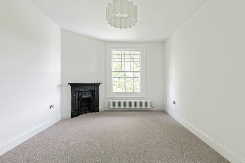 Flat Prince of Wales Drive in Greater London