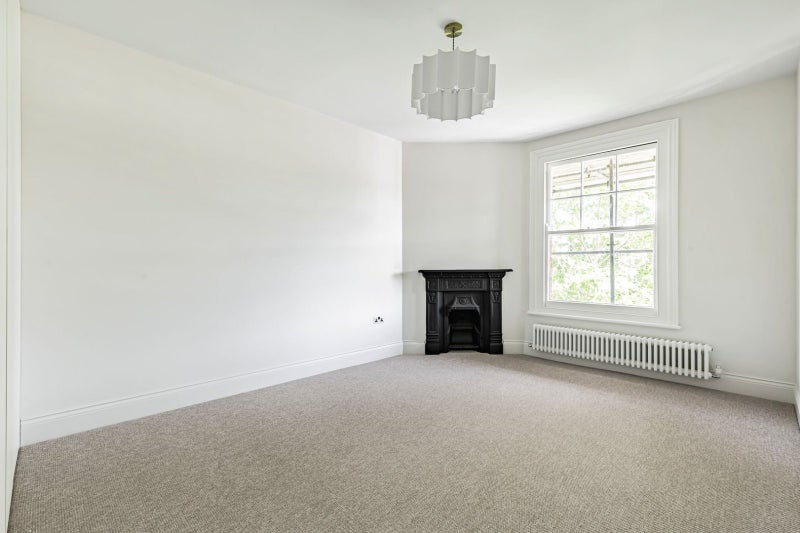 Flat Prince of Wales Drive in Greater London
