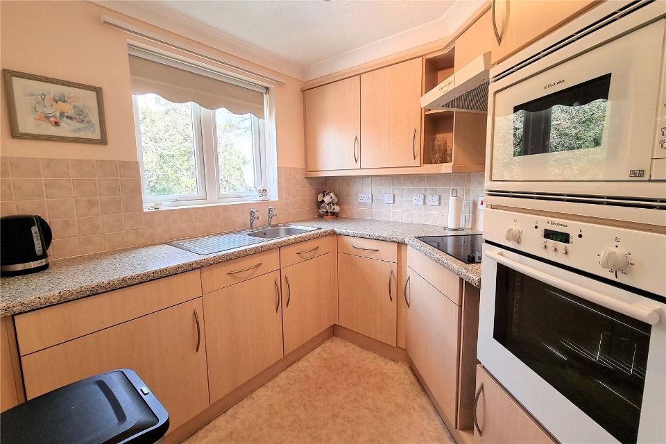 Flat Victoria Road in Rushmoor