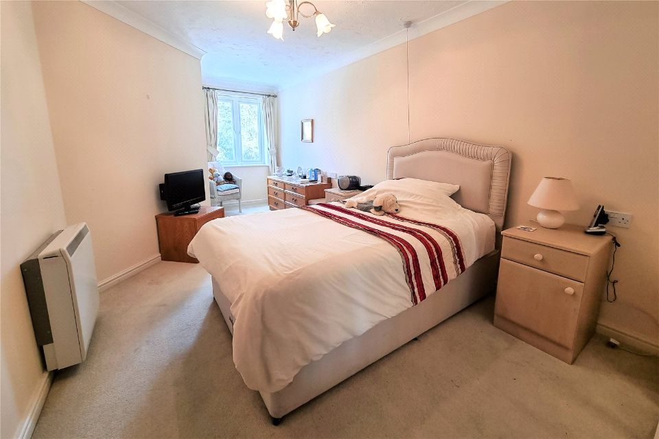Flat Victoria Road in Rushmoor