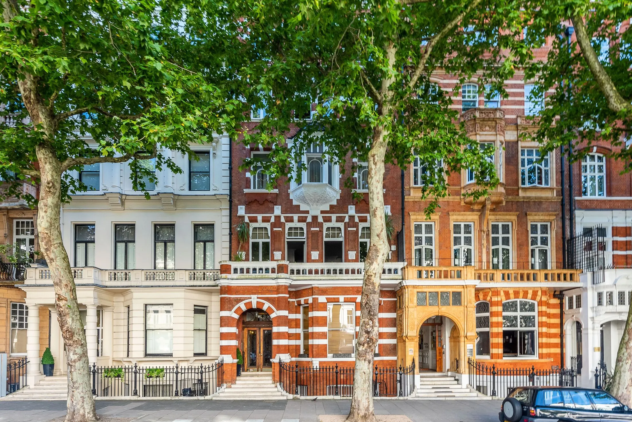 Flat Queen's Gate in City of Westminster
