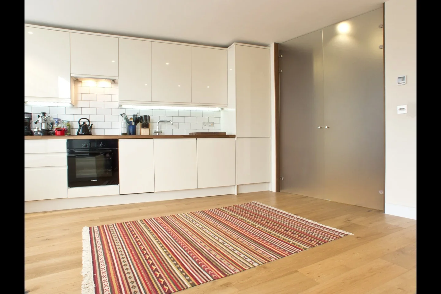 Flat Wapping Wall in Greater London