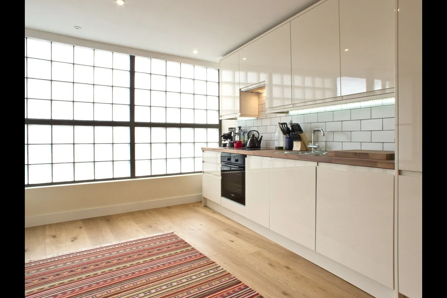 Flat Wapping Wall in Greater London