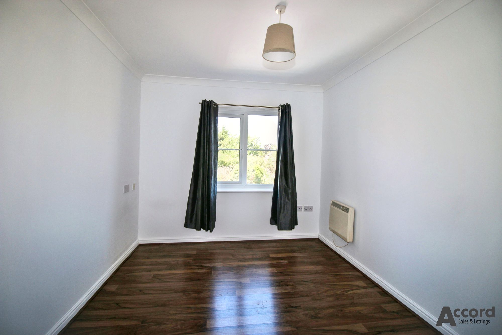 Flat Walnut Close in Basildon
