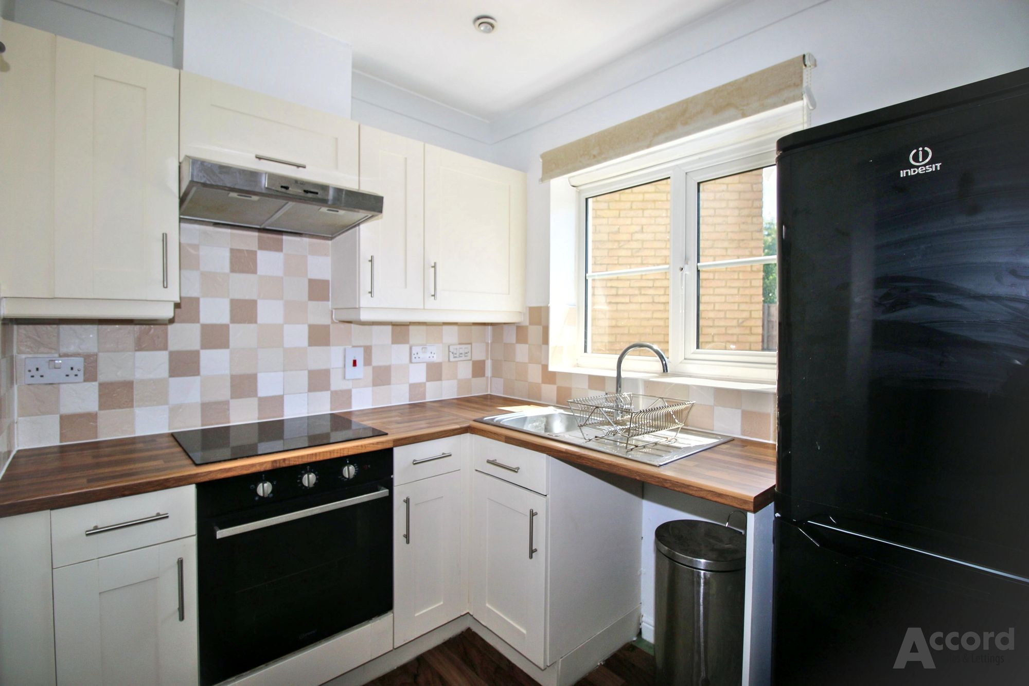 Flat Walnut Close in Basildon
