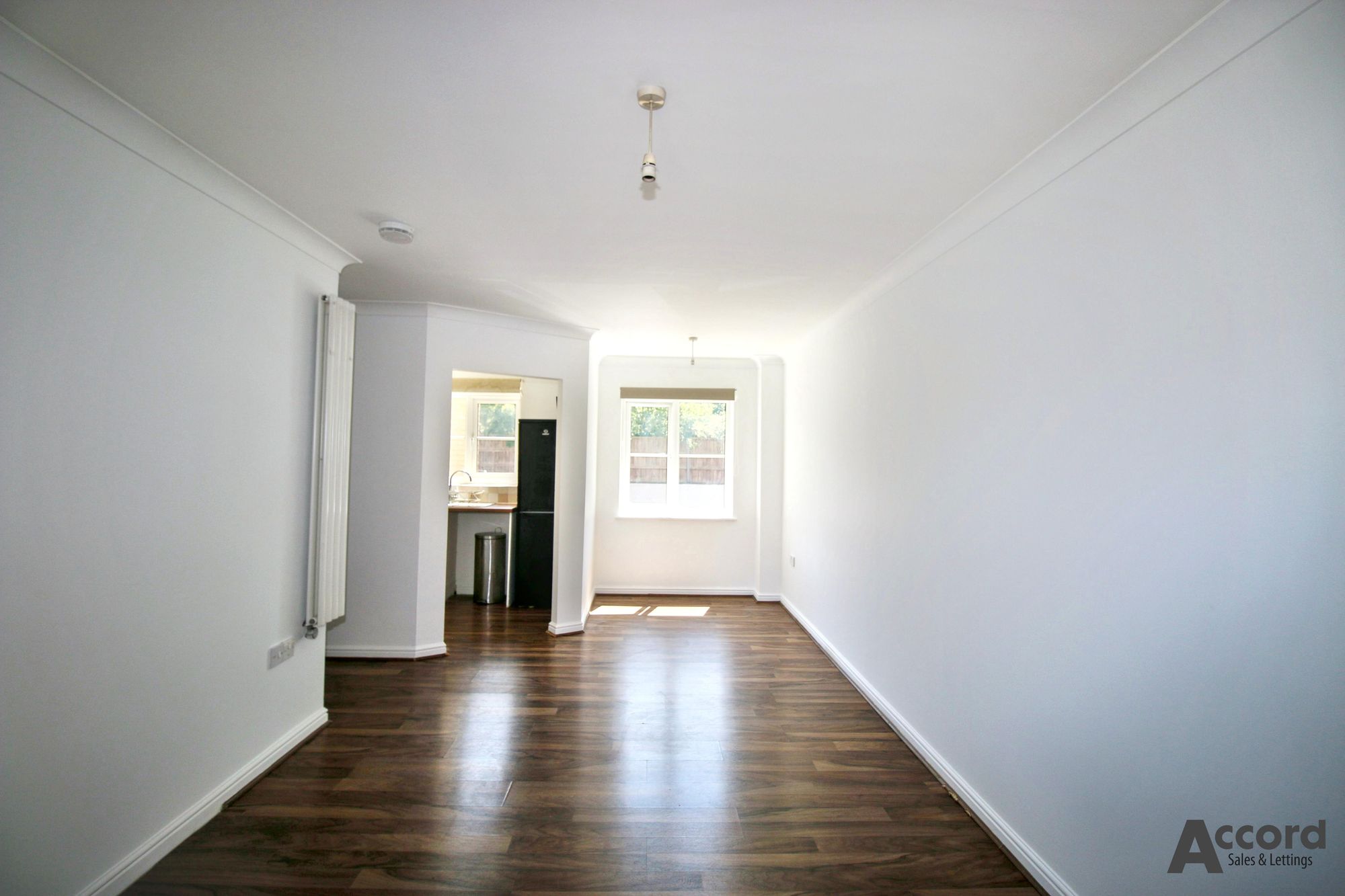 Flat Walnut Close in Basildon