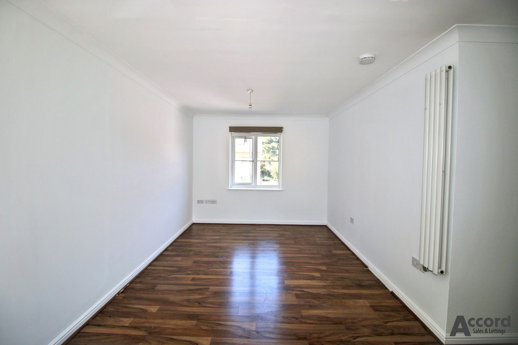 Flat Walnut Close in Basildon