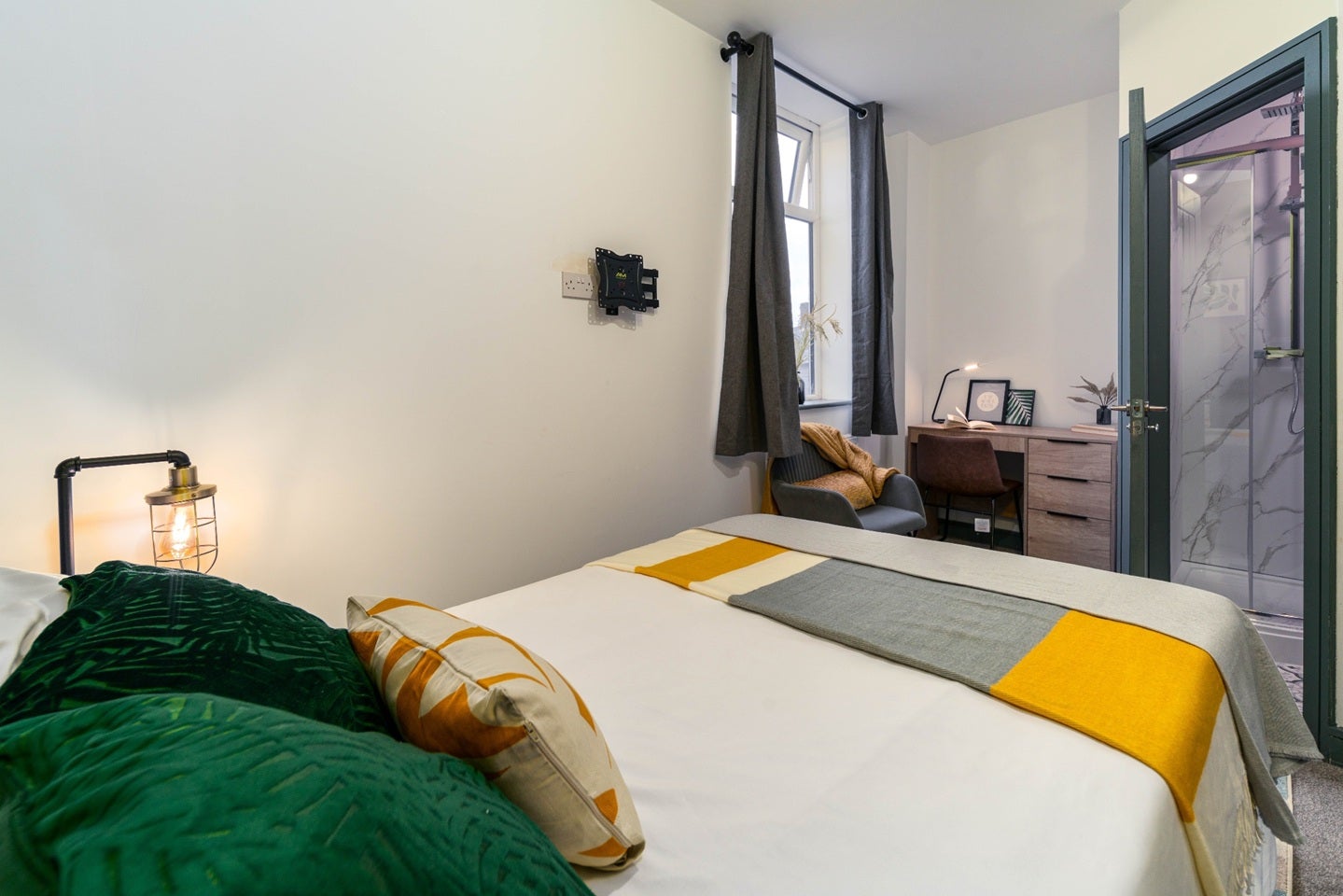 Room Catherine Street in Oldham