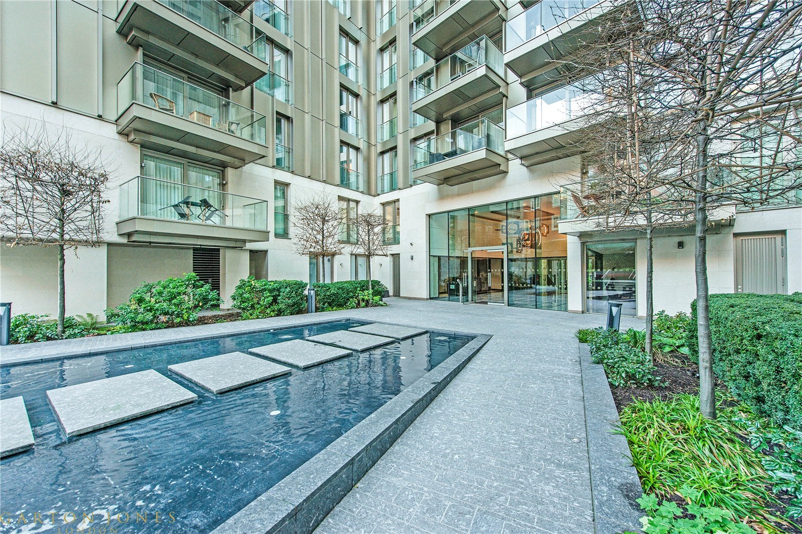 Flat Horseferry Road in City of Westminster