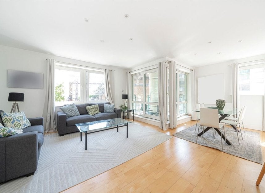 Flat Warwick Road in Greater London