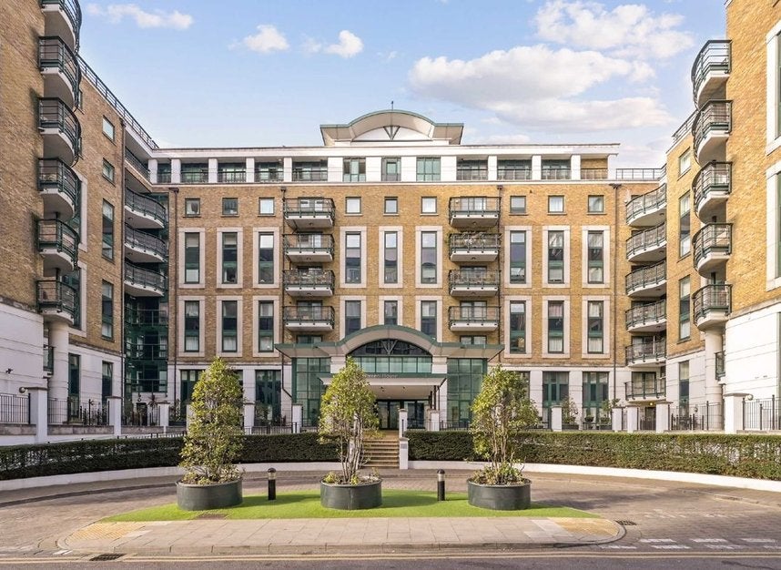 Flat Warwick Road in Greater London