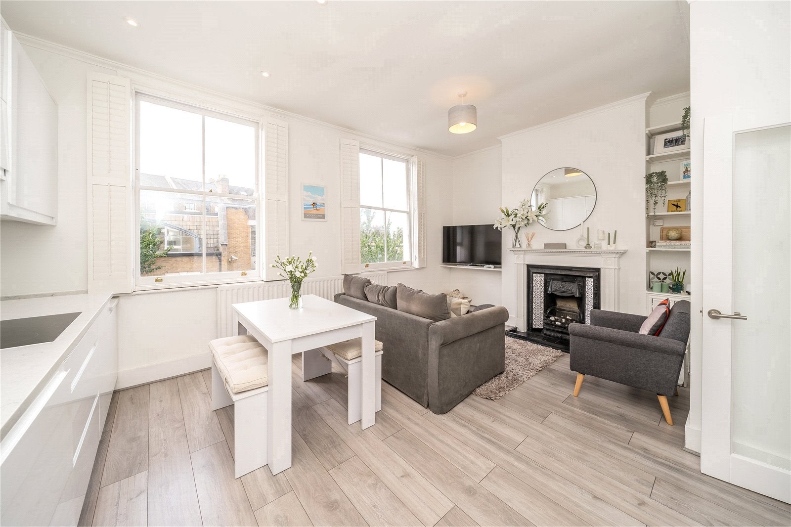 Flat Blythe Road in Greater London