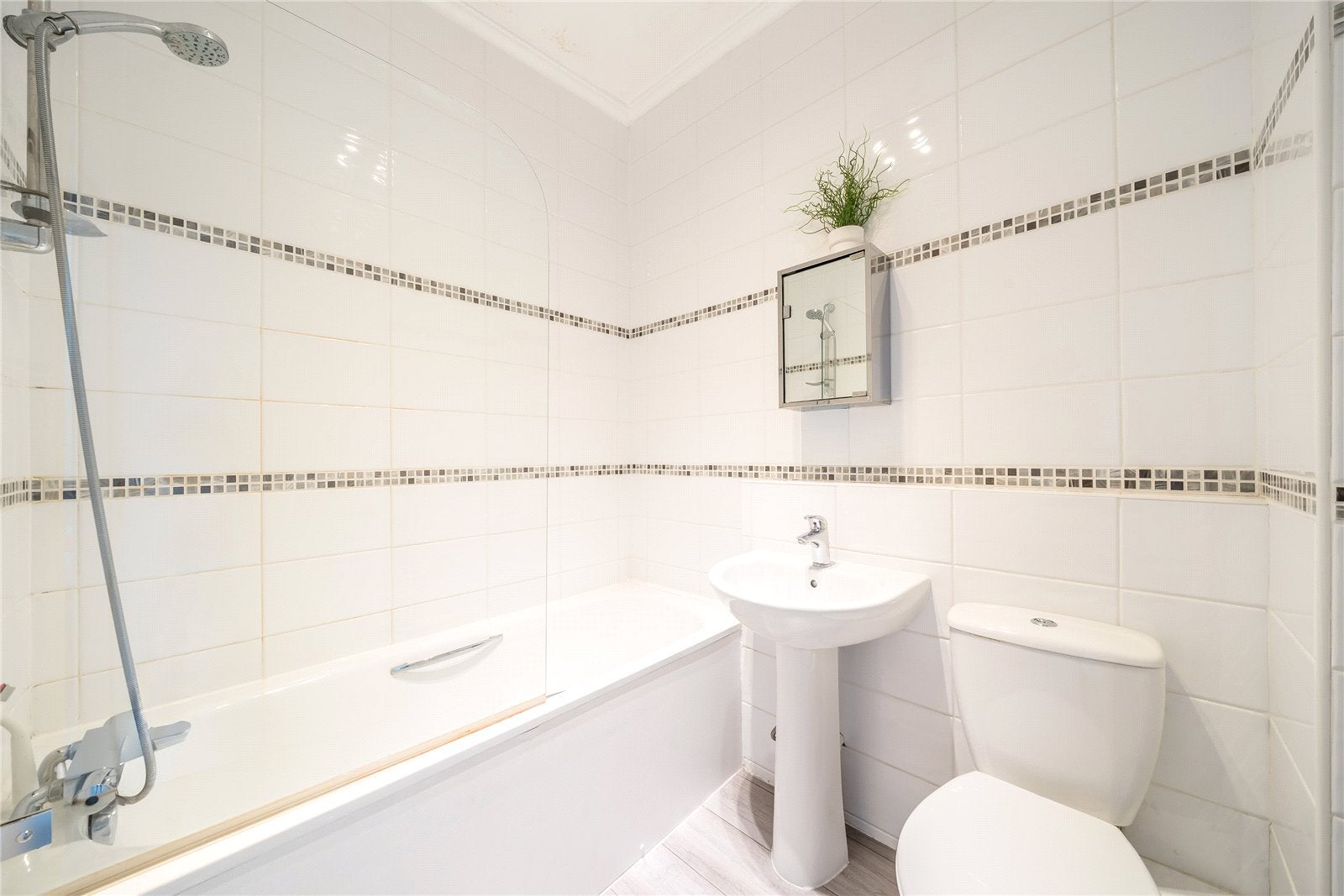 Flat Blythe Road in Greater London