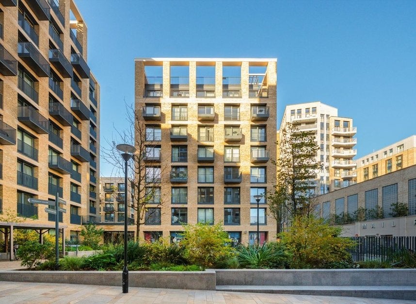 Flat Phoenix Place in Greater London