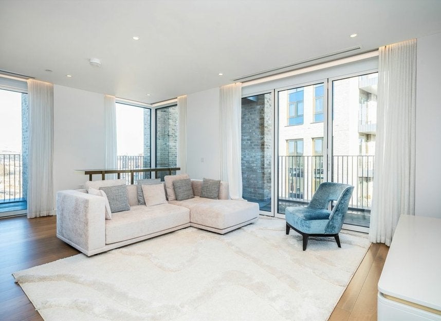 Flat Phoenix Place in Greater London