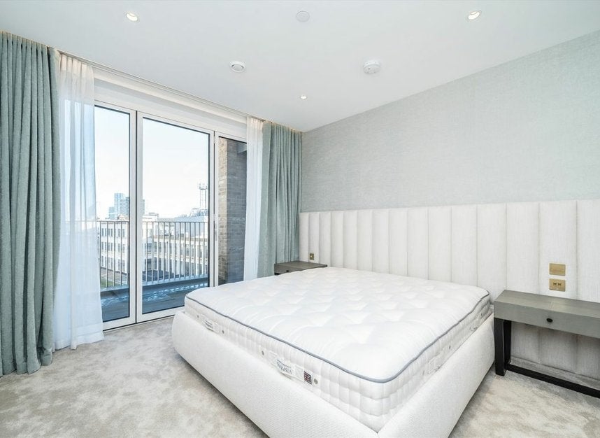 Flat Phoenix Place in Greater London
