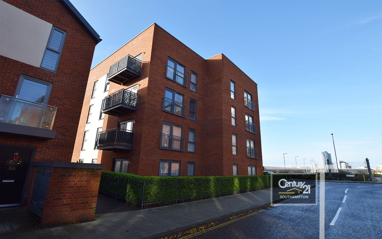 Flat John Thornycroft Road in Southampton
