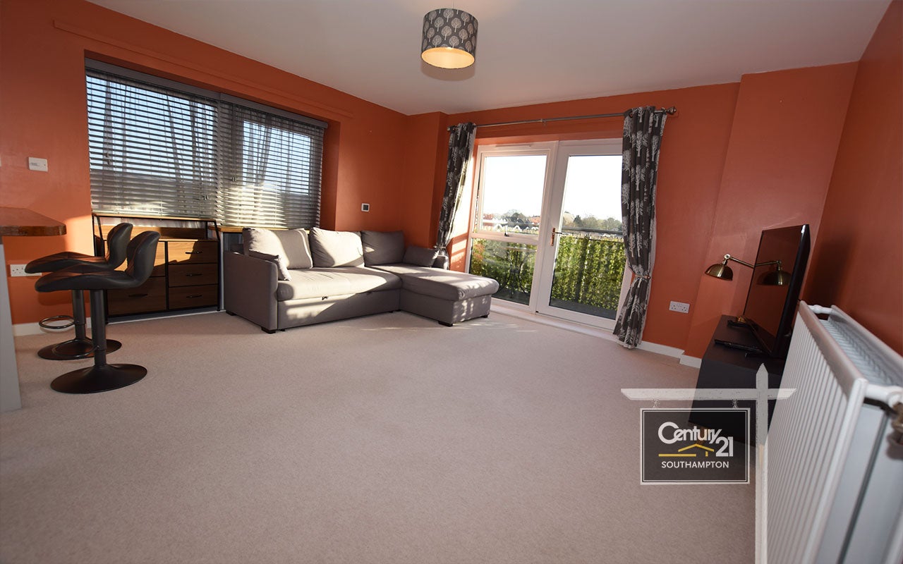 Flat John Thornycroft Road in Southampton