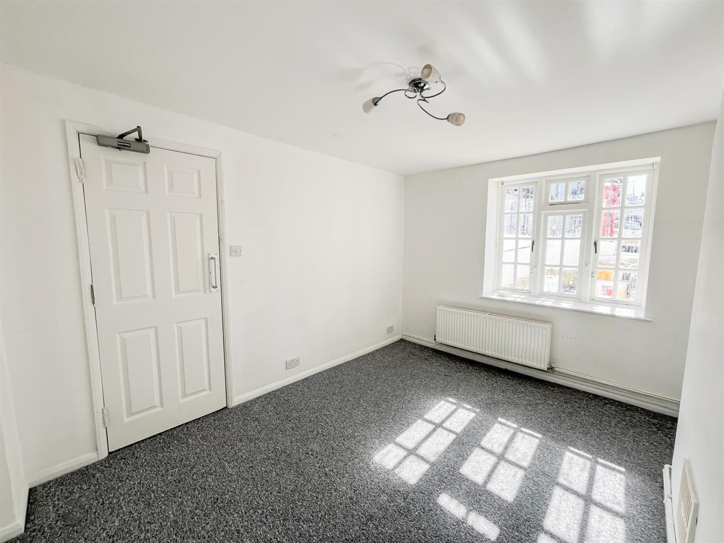 Flat Wellington Square in St Leonards