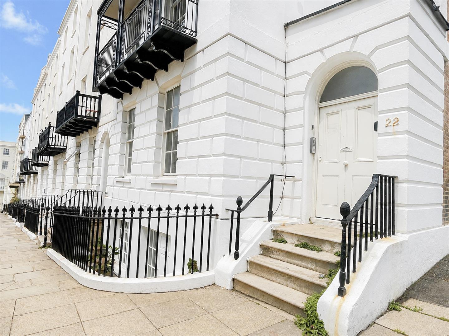 Flat Wellington Square in St Leonards