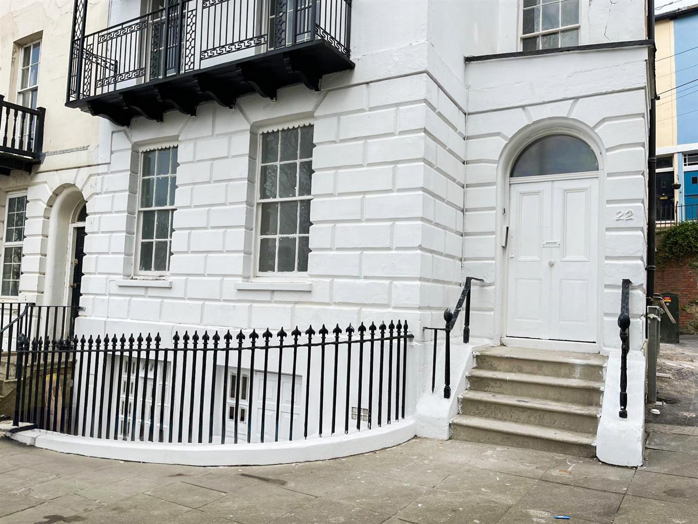 Flat Wellington Square in St Leonards