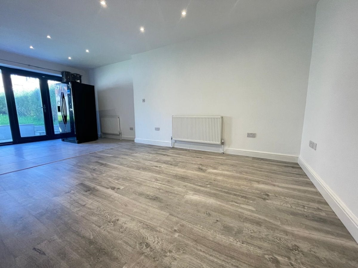 House Oxhey Drive in Three Rivers