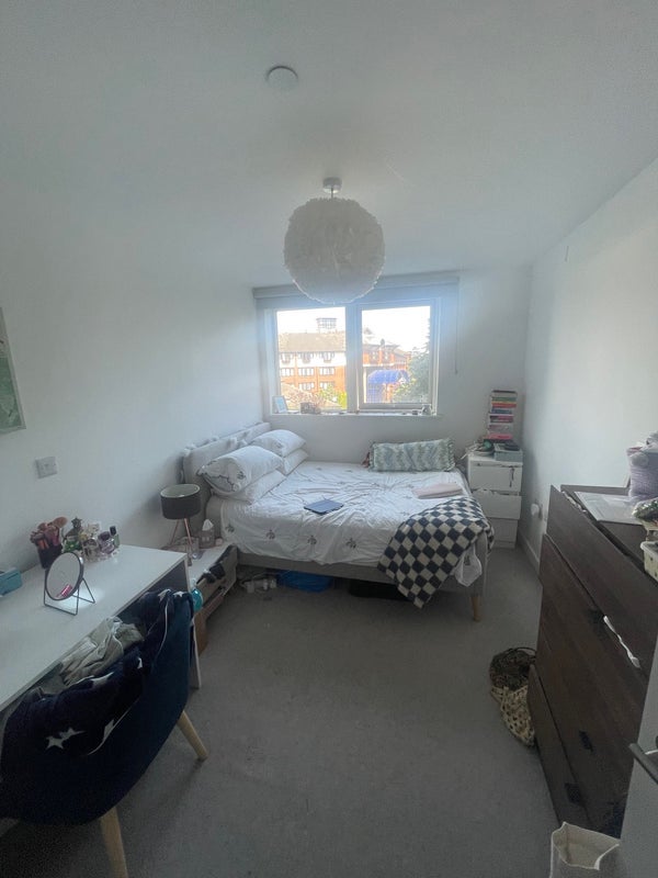 Room Trafford Road in Salford