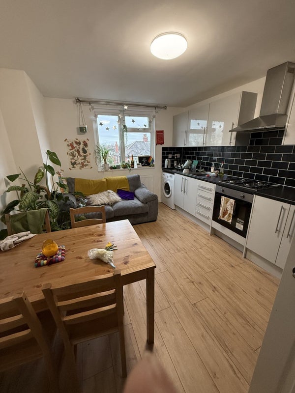 Room Ruskin Road in Trafford