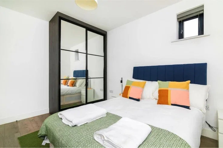 Flat Hackney Road in Greater London