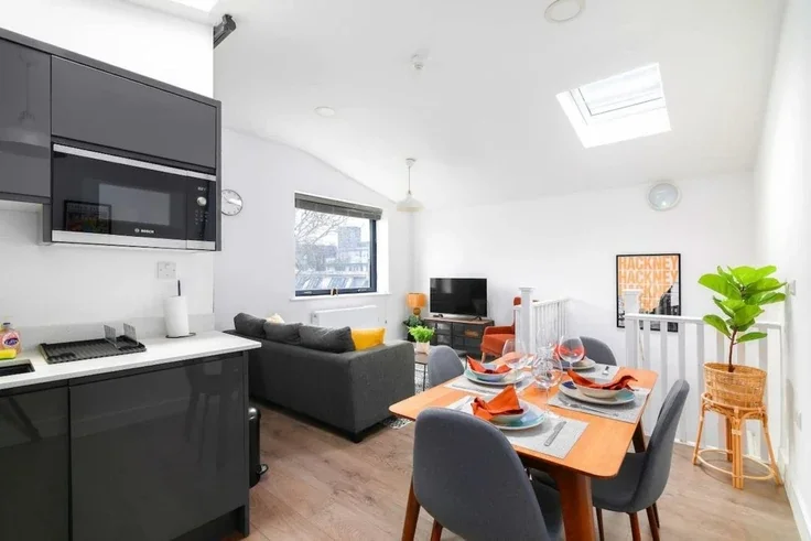 Flat Hackney Road in Greater London