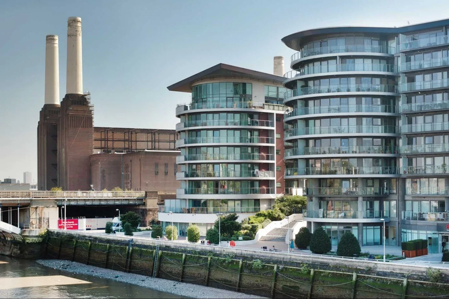 Flat Queenstown Road in Greater London