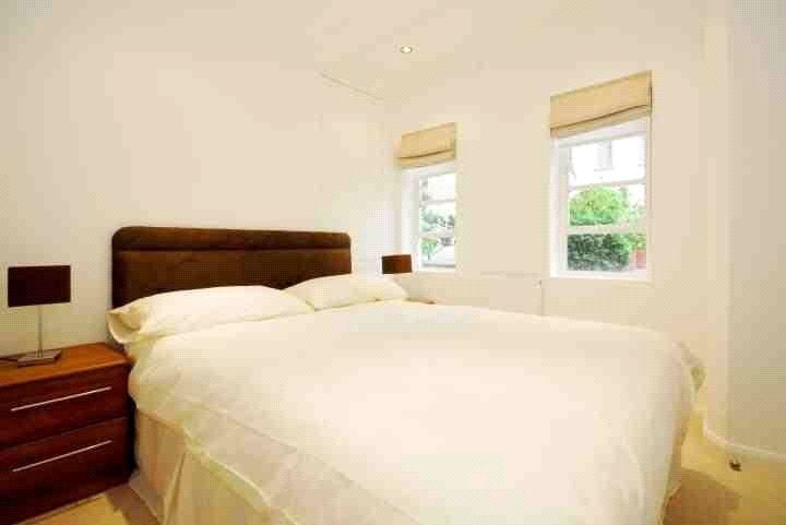Flat Sloane Avenue in Greater London
