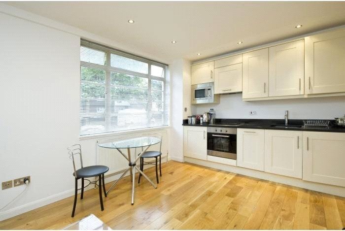 Flat Sloane Avenue in Greater London