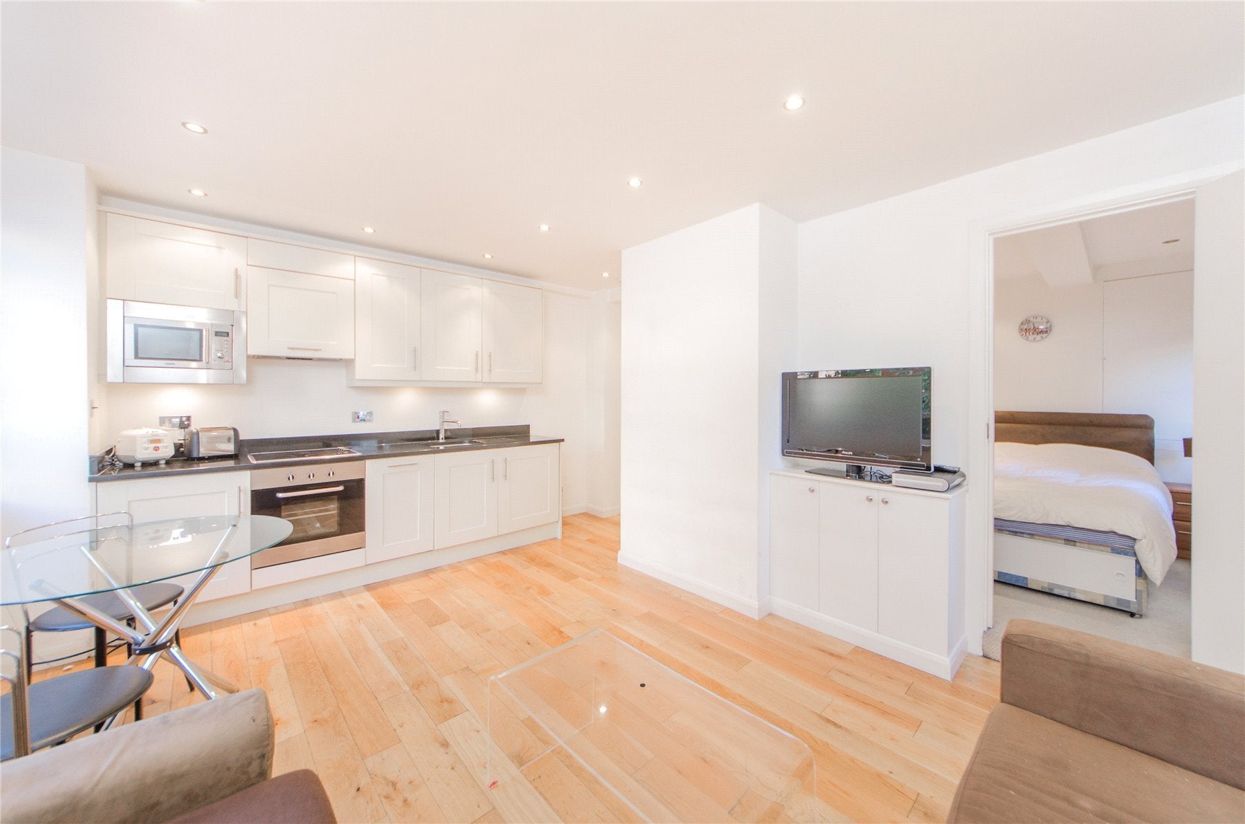 Flat Sloane Avenue in Greater London