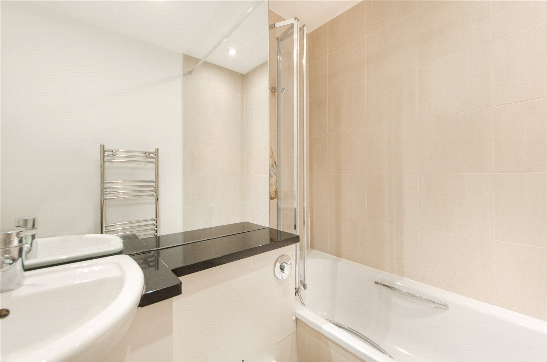 Flat Sloane Avenue in Greater London