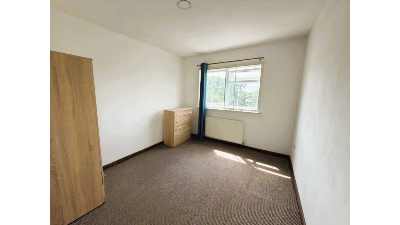 Flat Rowan Close in Greater London