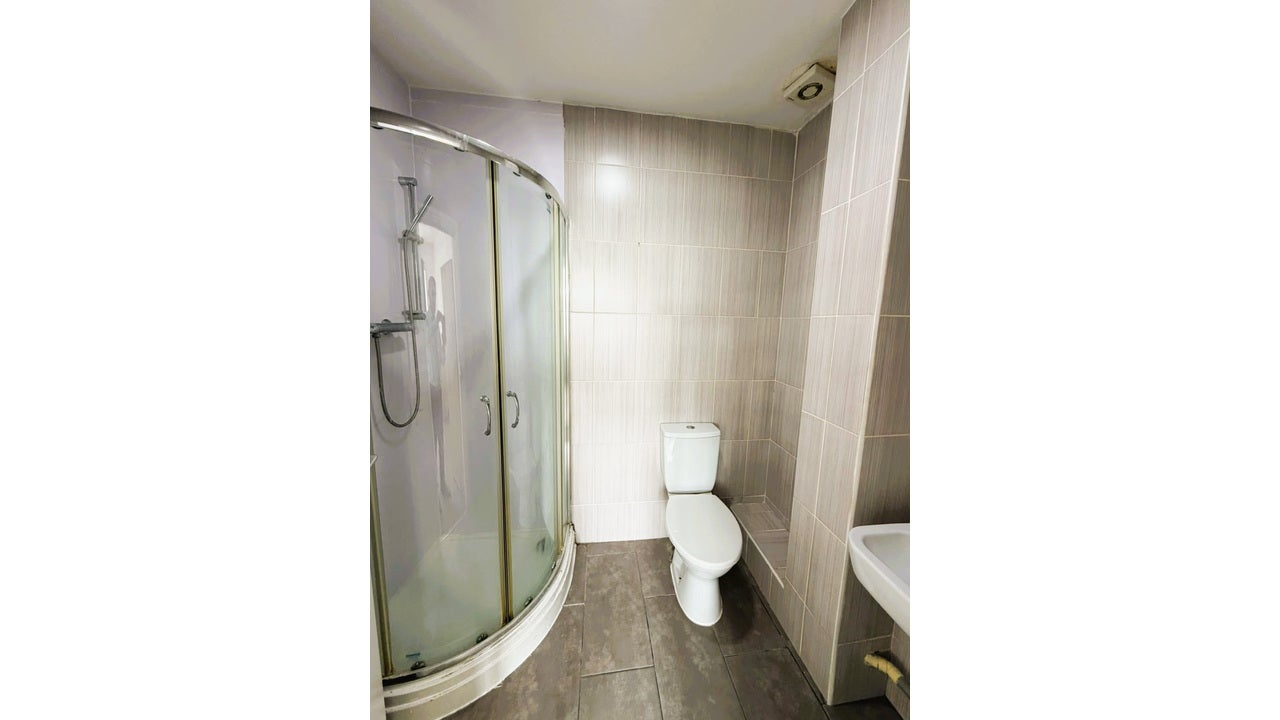 Flat Rowan Close in Greater London