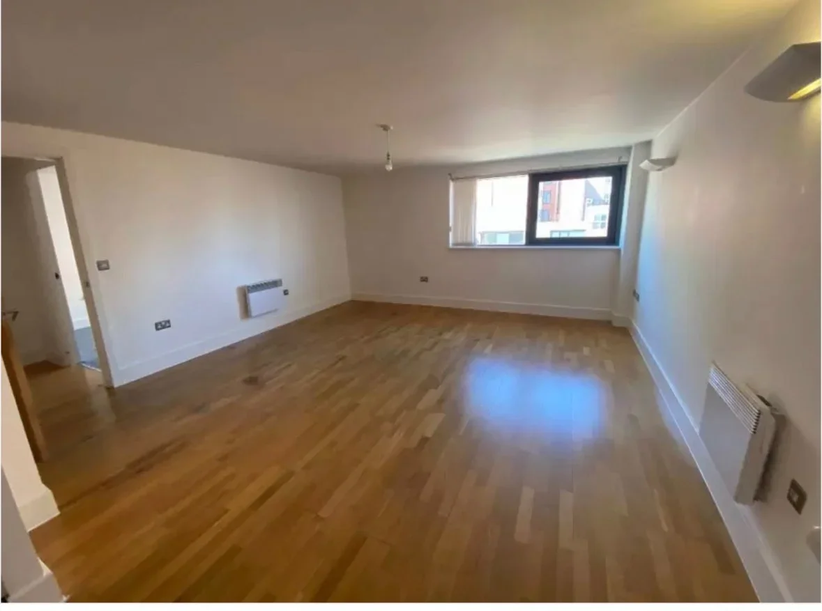 Flat Great Crosshall Street in Liverpool