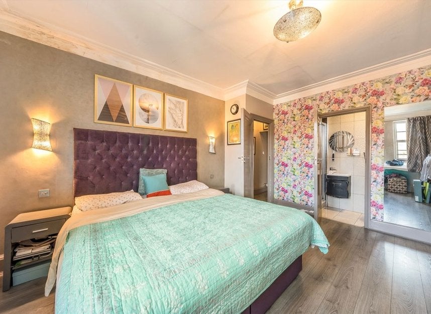 Flat Finchley Road in Greater London