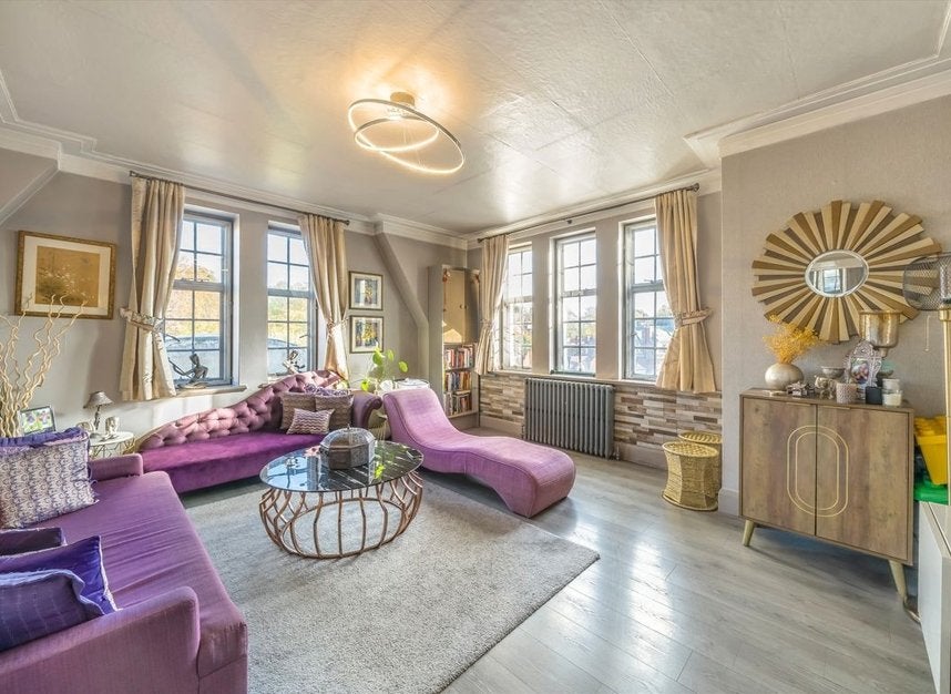 Flat Finchley Road in Greater London
