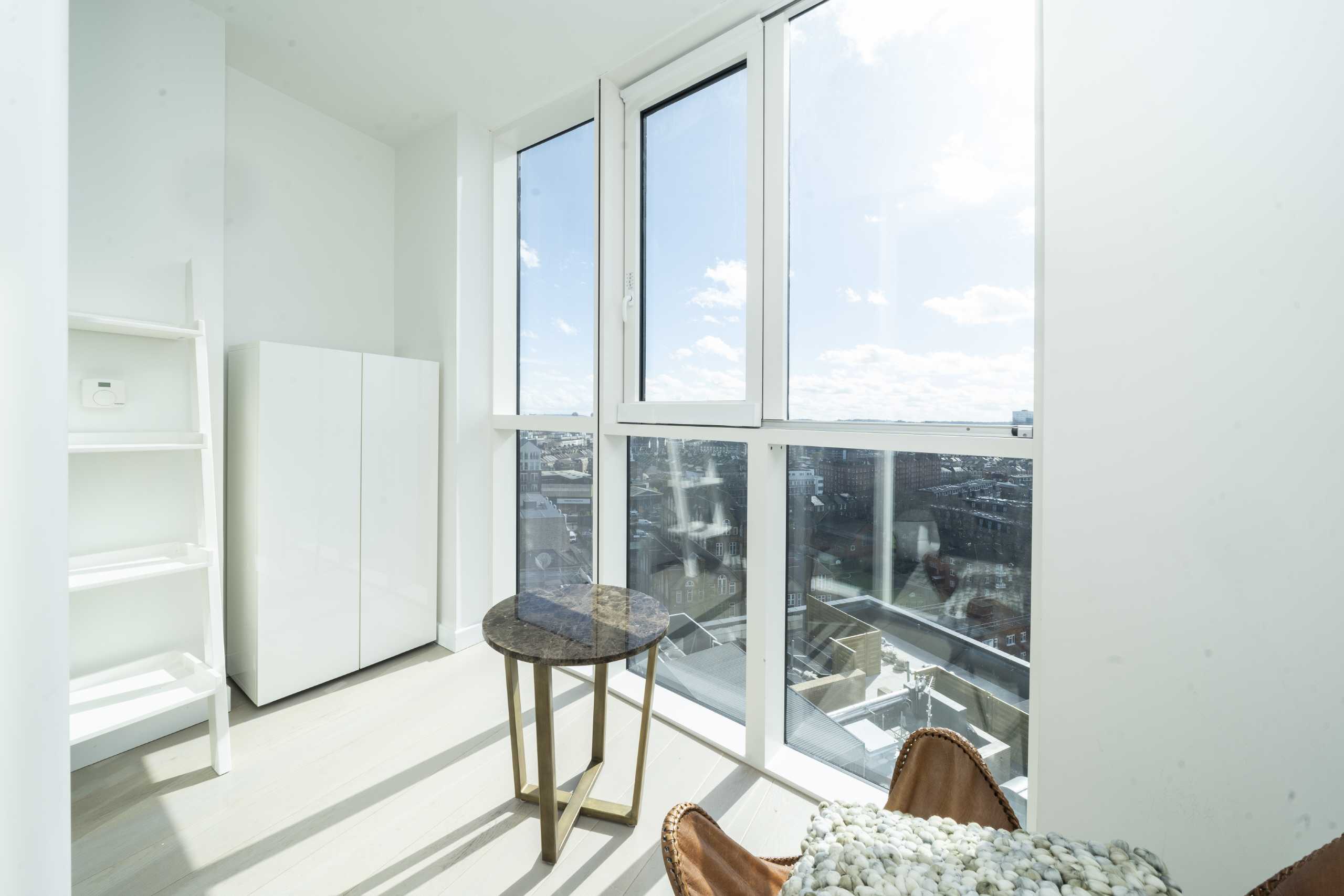 Flat Wyvil Road in Greater London