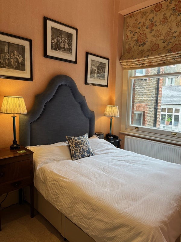 Room Rosary Gardens in Greater London