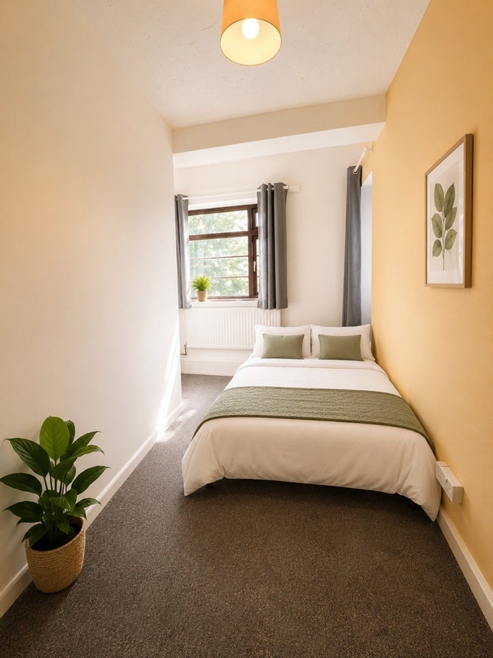 Room Poynders Gardens in Greater London