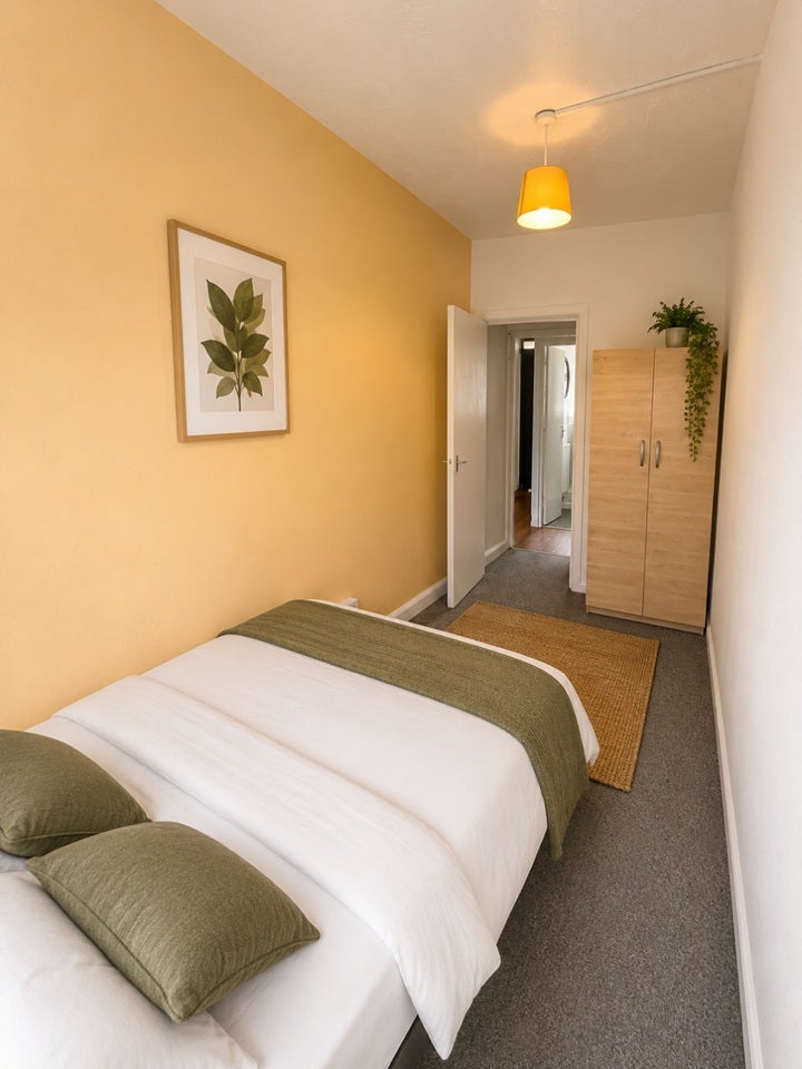 Room Poynders Gardens in Greater London