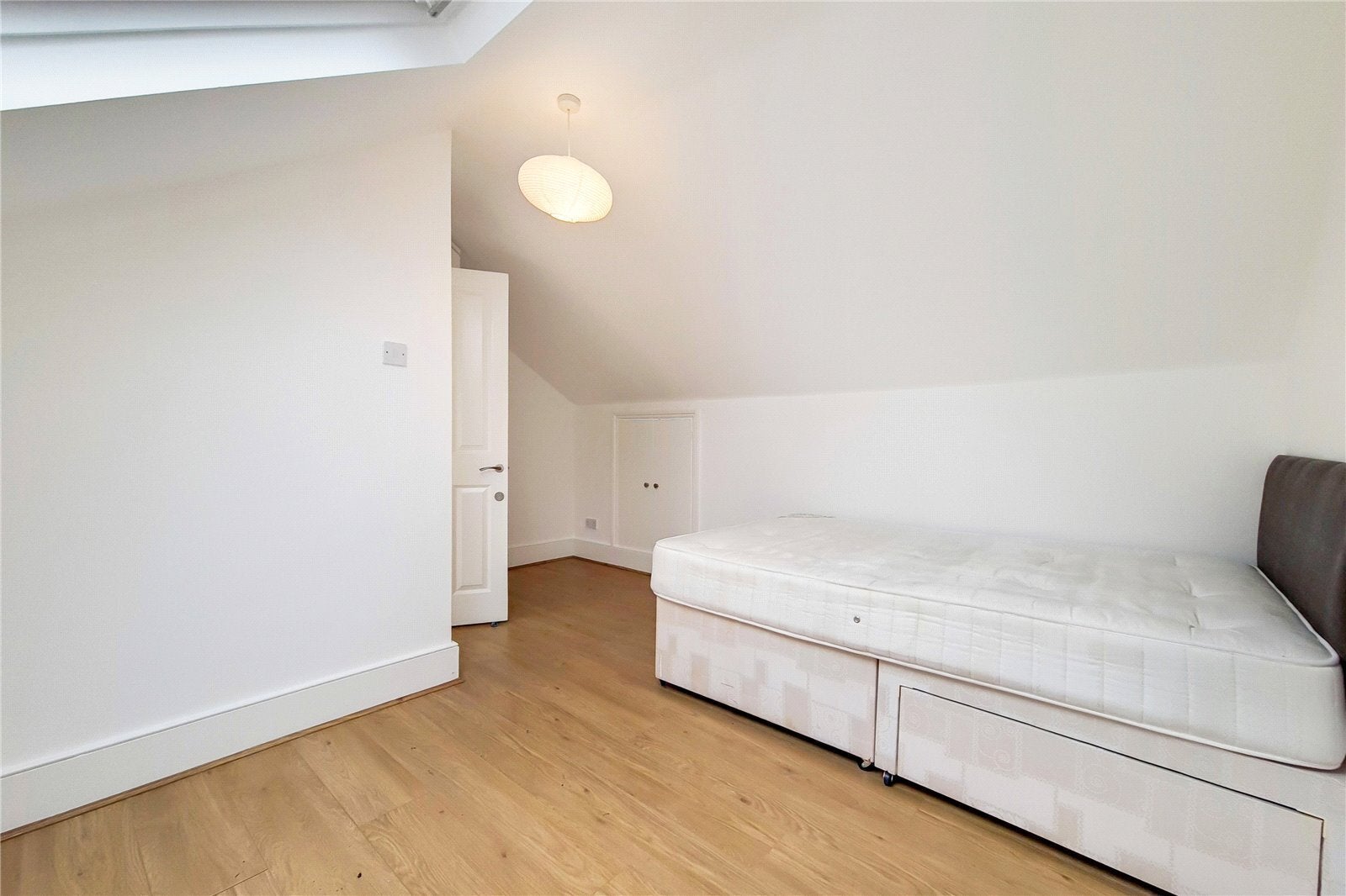 House Glycena Road in Greater London