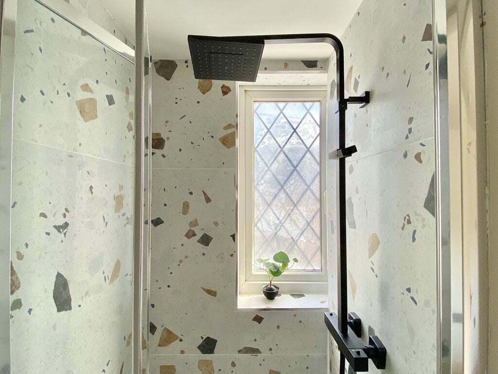 Room Buxton Street in Greater London