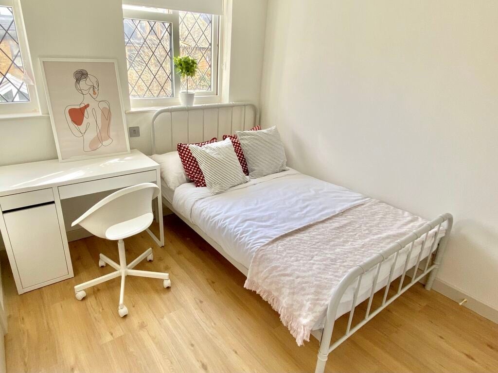 Room Buxton Street in Greater London