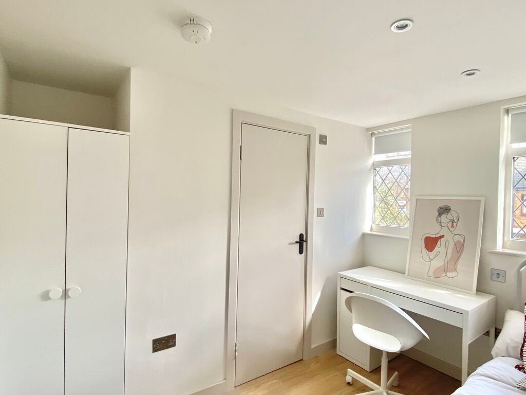 Room Buxton Street in Greater London